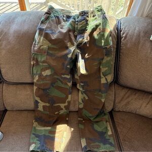 Vintage US Military Cargo Pants Mens Size Medium Reg 31-35”   Woodland Camo
